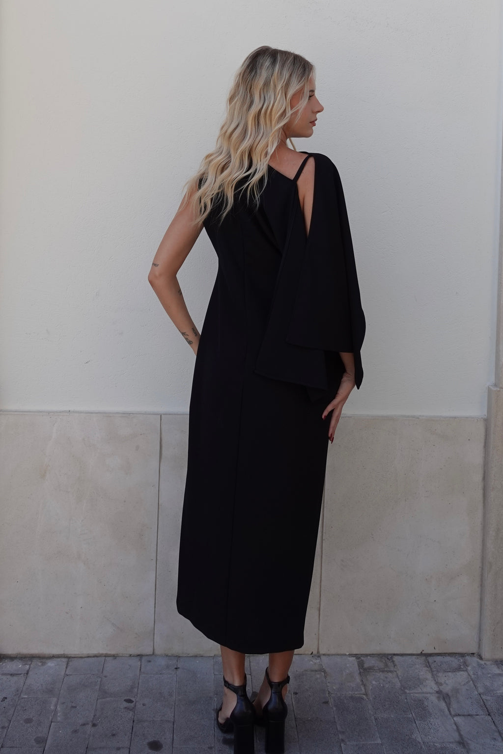 Abito Noir Elegance