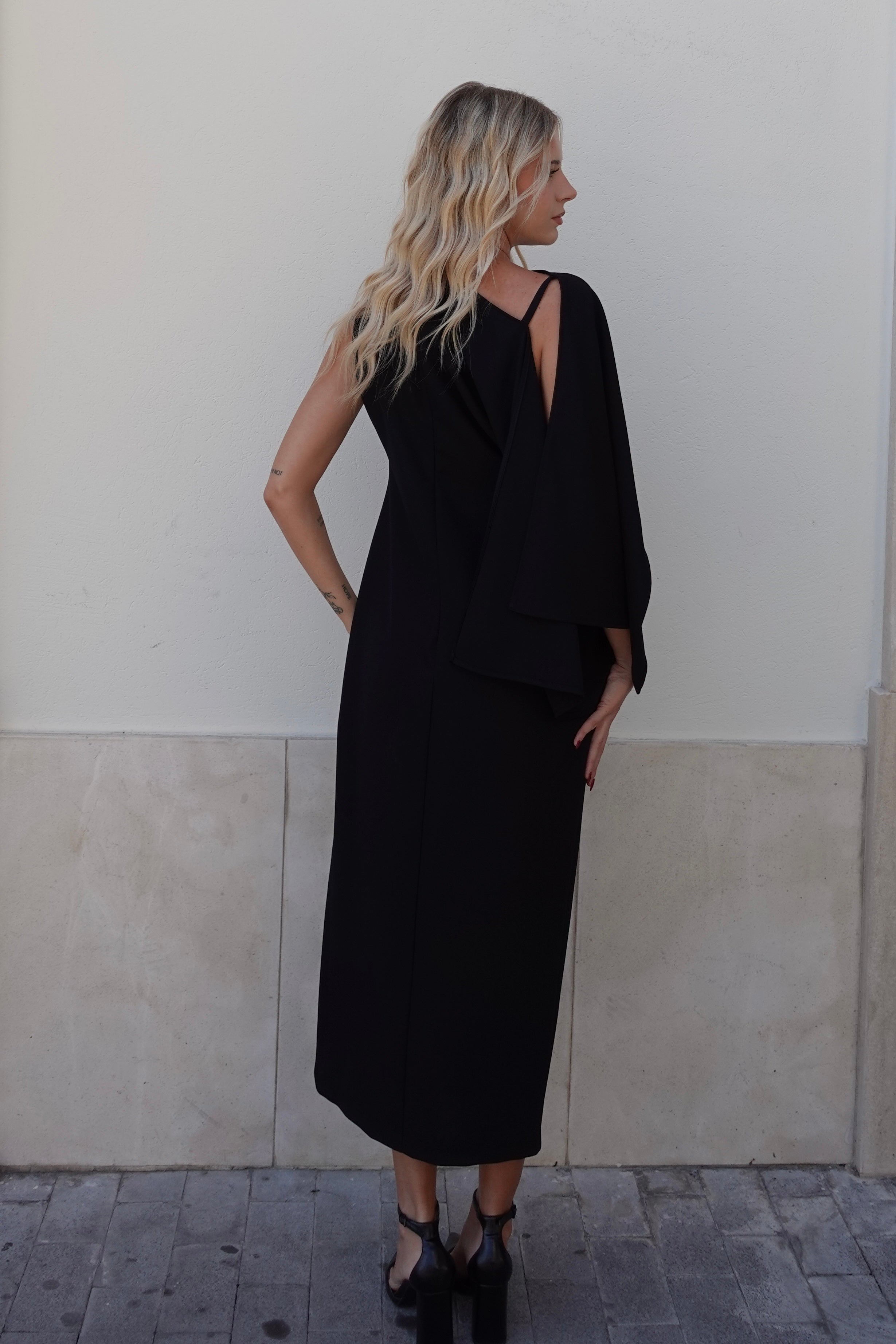 Abito Noir Elegance